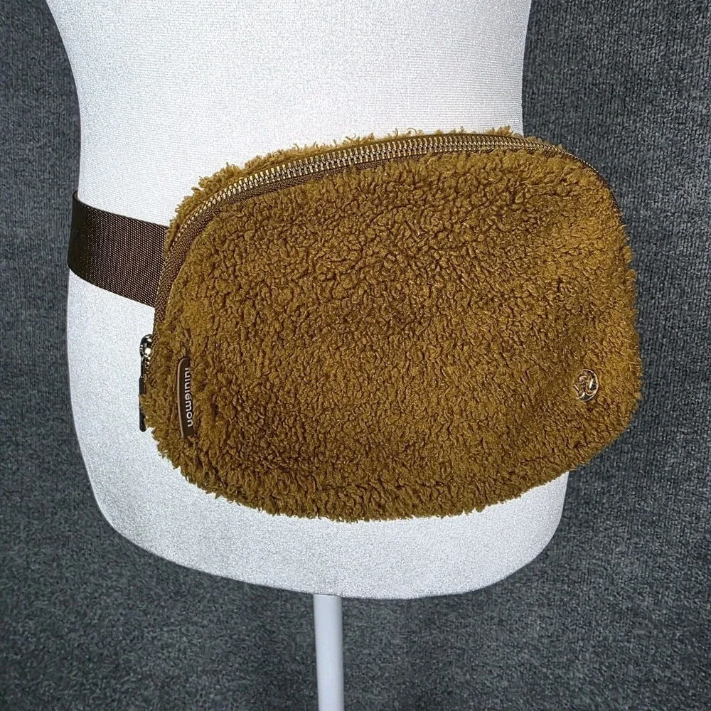 Lululemon Fleece Everywhere Belt Bag Burnt Caramel Brown Purse Travel Gym‎ Yoga